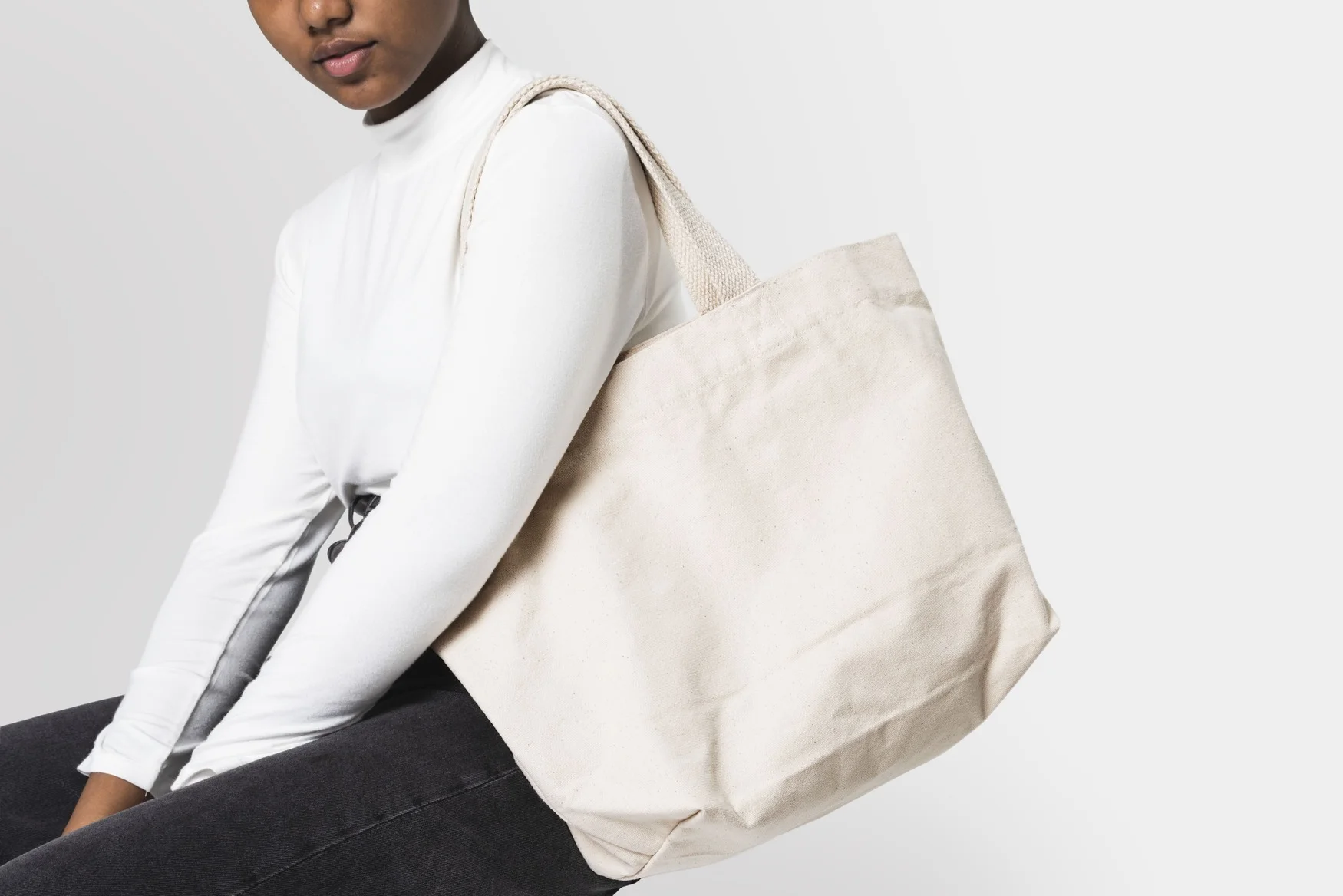 woman with white tote bag_